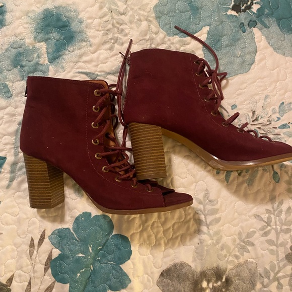 CIARA Maroon Lace Up, Peep Toe Booties. Size 9 - Picture 2 of 5
